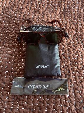 Off-White Tortoiseshell Rectangular Sunglasses with Dark Lenses